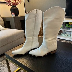 *Brand New* Women’s Knee High White Boots size 10